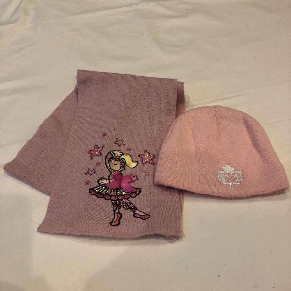 Toronto Maple Leafs hat and scarf, size 2T